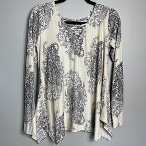 Daytrip Cream Floral Print Top V Neck Size Medium Handkerchief Hem Lace Back